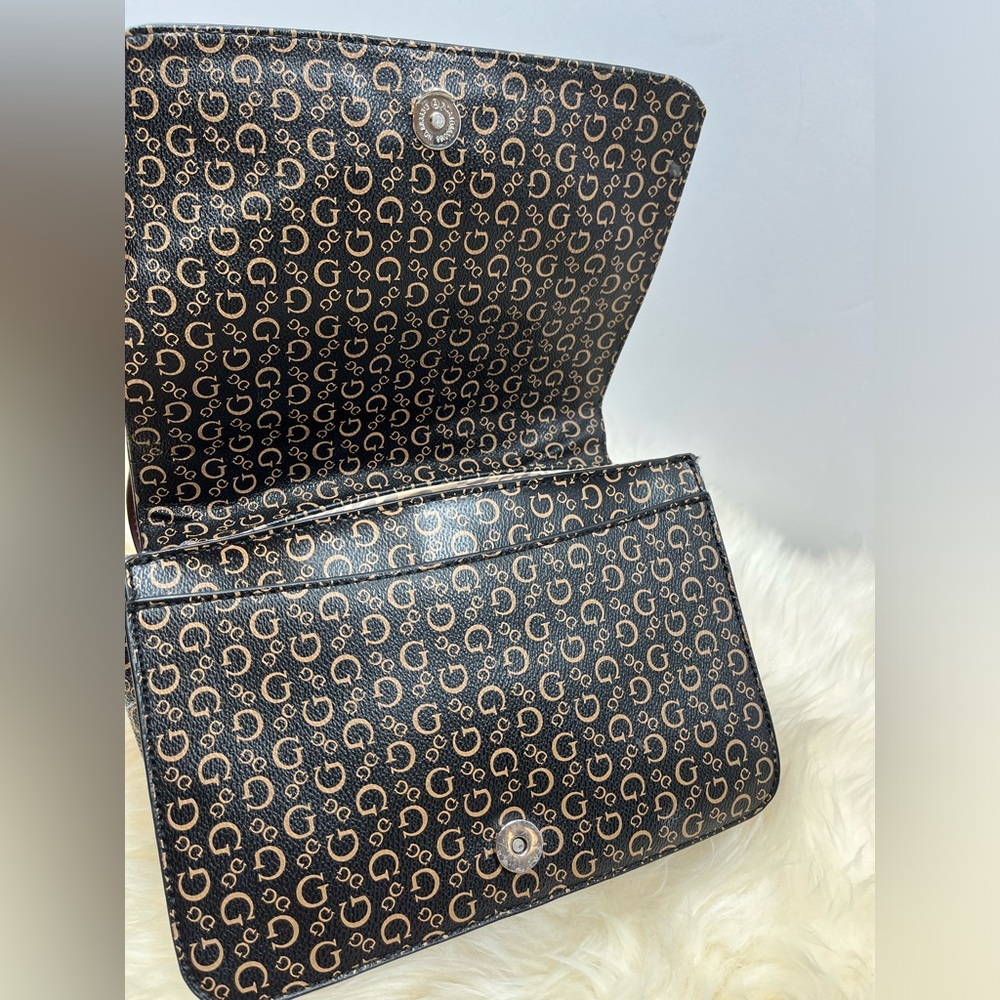 Guess Buzz Signature Satchel/ Crossbody Adjustable 2-way wear - Picture 9 of 16